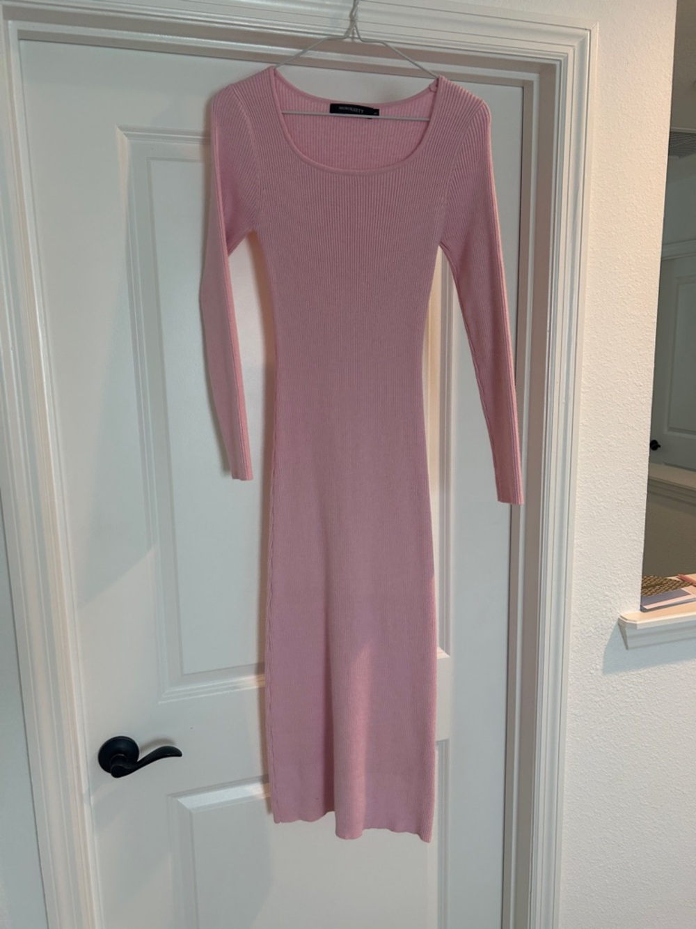 Slim Ribbed Scoop Neck Long Sleeve Midi Dress in Light Pink